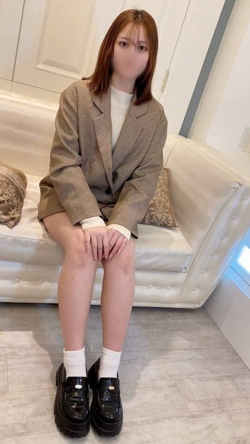 Belle femme nue avec vibromasseur, tremblant de plaisir - Plaisir intime