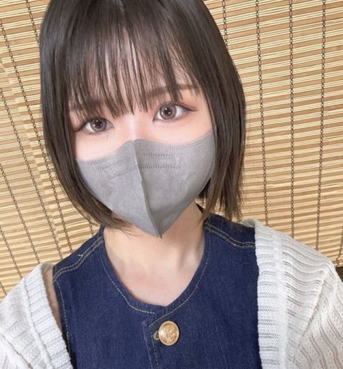 순진한 19세 소녀의 첫 경험, 민감한 몸 자극 후 얼굴 사정