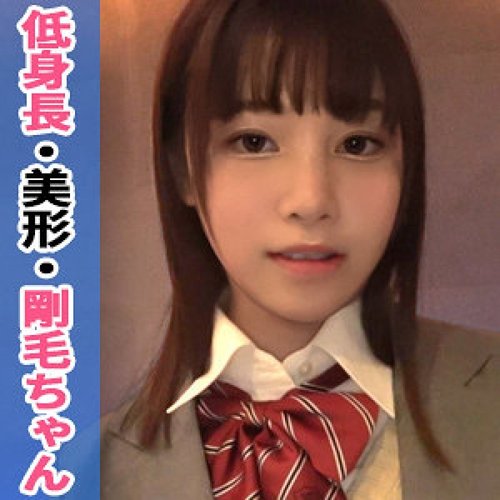 制服女学生颜射：美丽乳房与面部特写